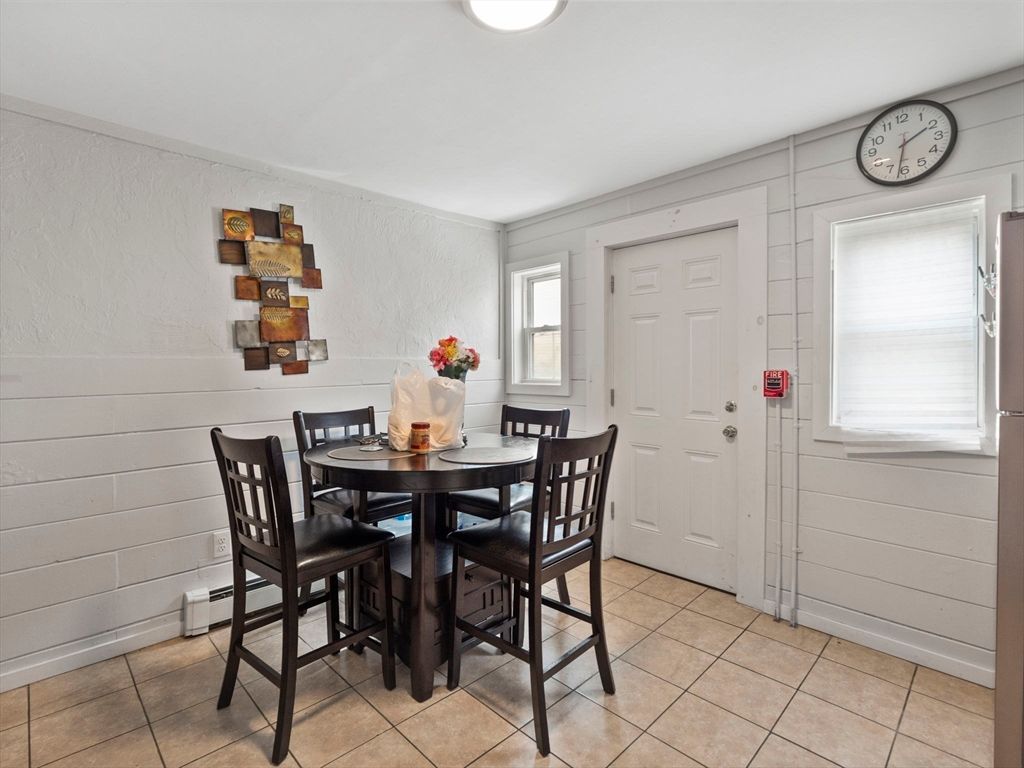 Dining room, Interior, Recessed Lighting