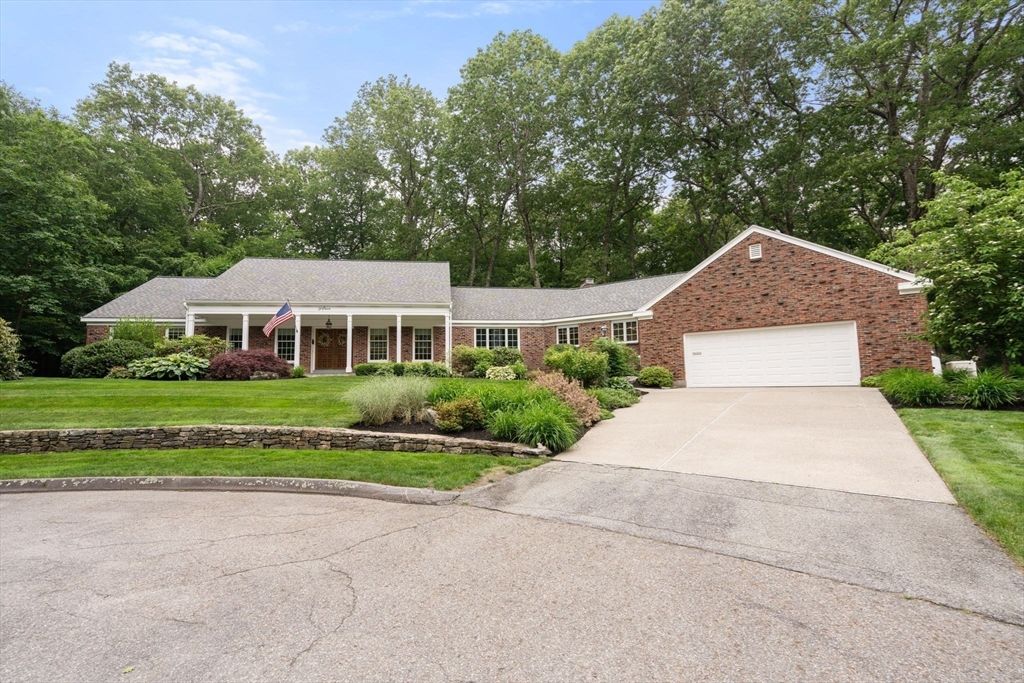 Attached, Exterior, Facade, Brick Facade, Ranch