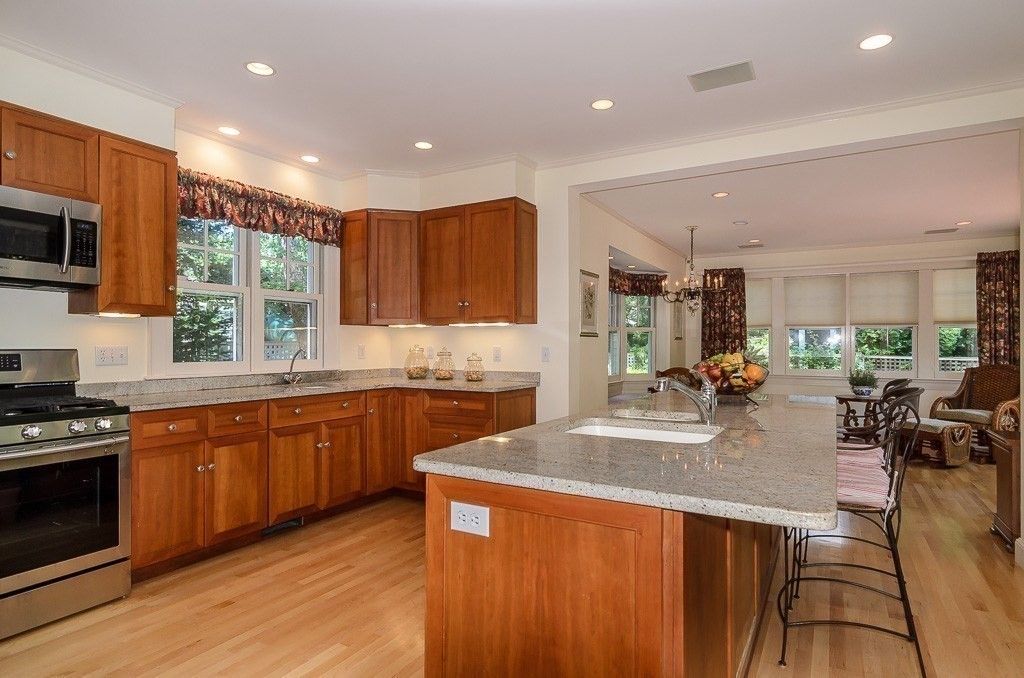 Chandelier, Dining room, Interior, Kitchen, Recessed Lighting, Stainless Steel Appliances, Wood Texture Flooring