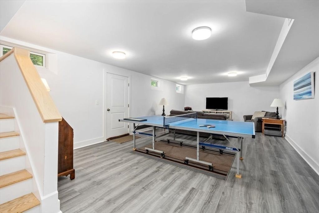Game Room, Interior, Wood Texture Flooring