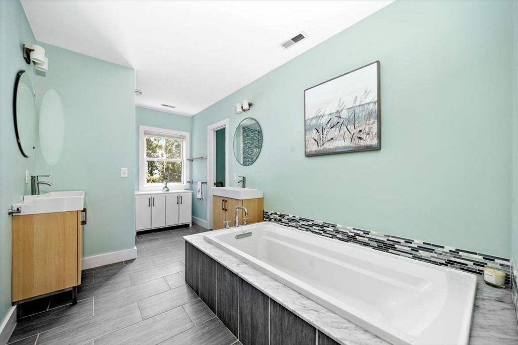 Bathroom, Dual Sink Vanities, Interior