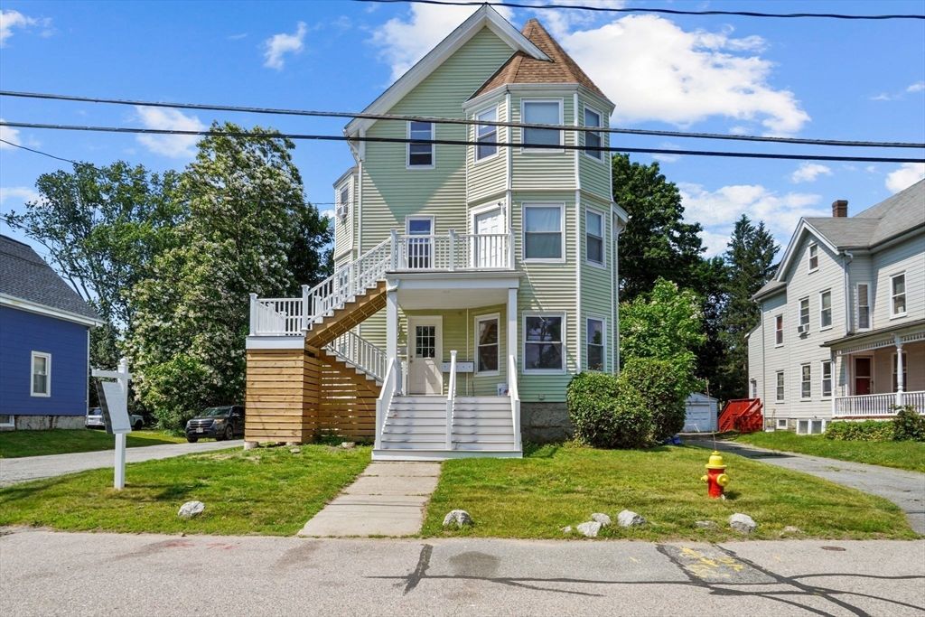 Exterior, Facade, Queen Anne Victorian