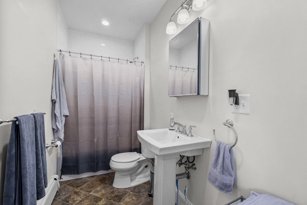 Bathroom, Interior, Recessed Lighting