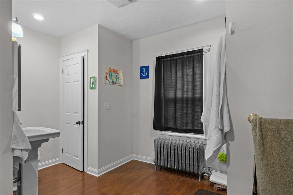 Bathroom, Interior, Recessed Lighting, Wood Texture Flooring