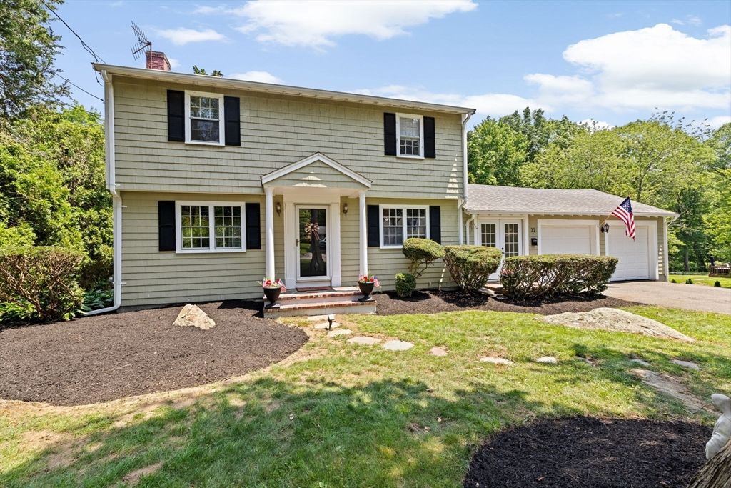 Attached, Exterior, Facade, Raised Ranch
