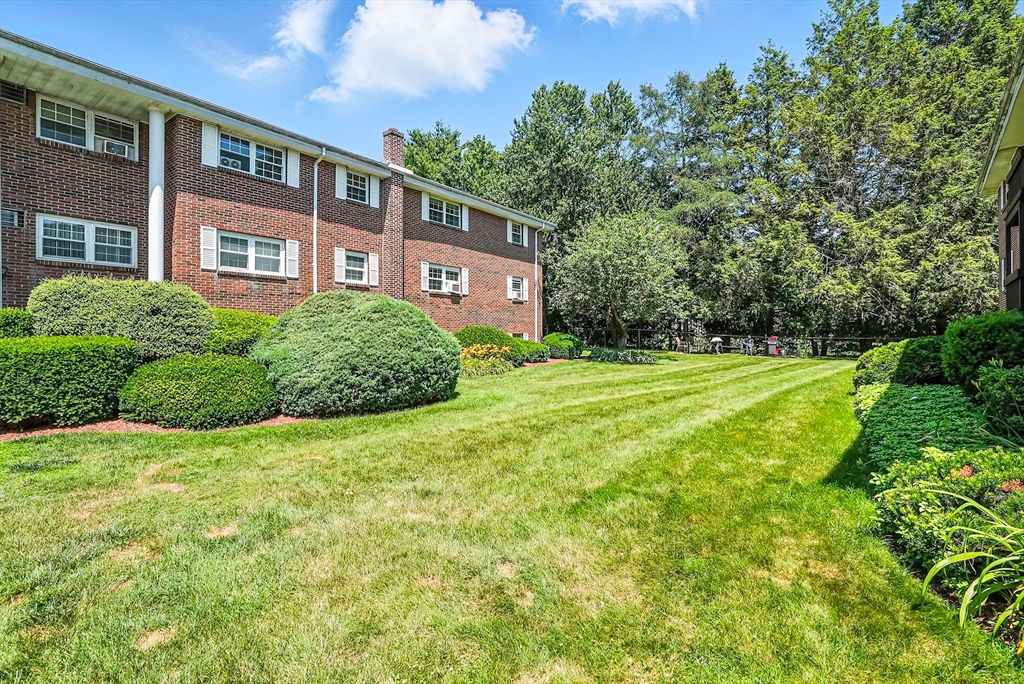 Backyard, Exterior, Facade, Brick Facade, Georgian