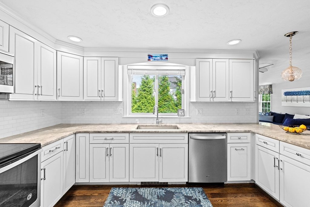 Interior, Kitchen, Pendant Lights, Recessed Lighting, Wood Texture Flooring