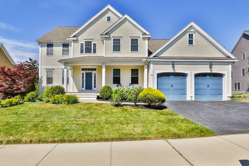 Attached, Exterior, Facade, Farmhouse