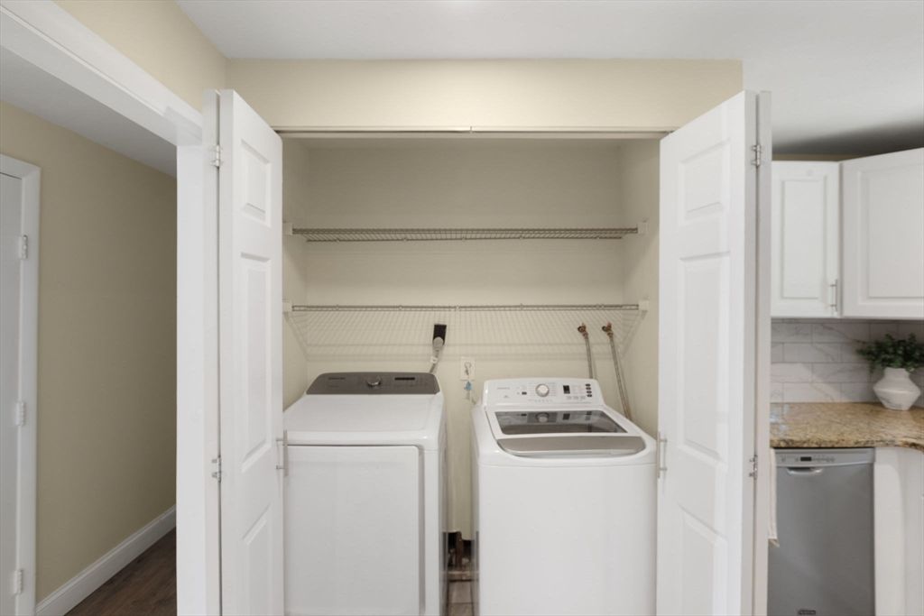 Interior, Utility Closets, Washer, Wood Texture Flooring