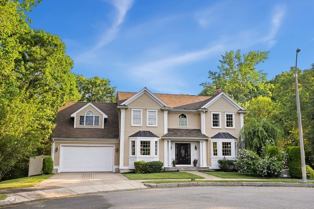 Attached, Exterior, Facade, Farmhouse