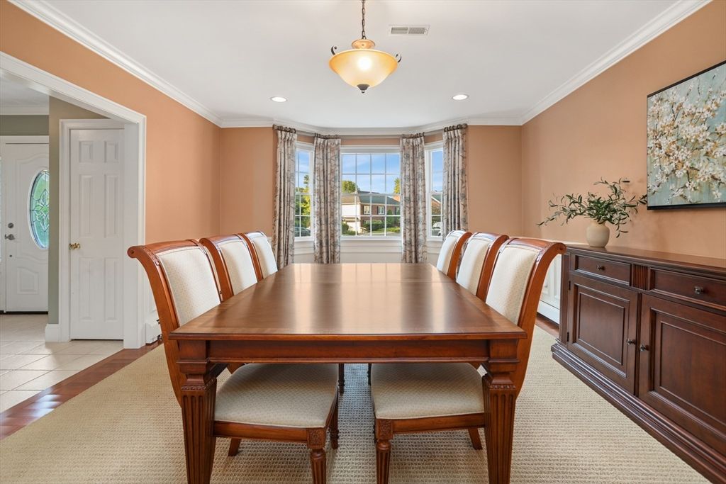 Dining room, Interior, Pendant Lights, Recessed Lighting