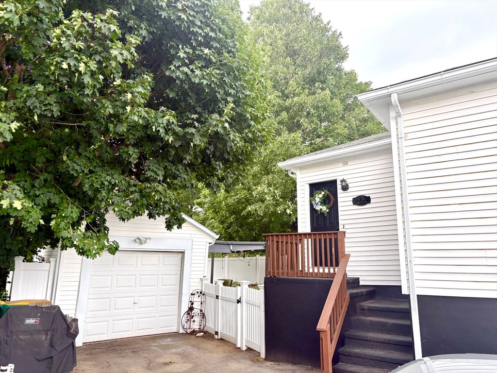 Detached Garage, Exterior
