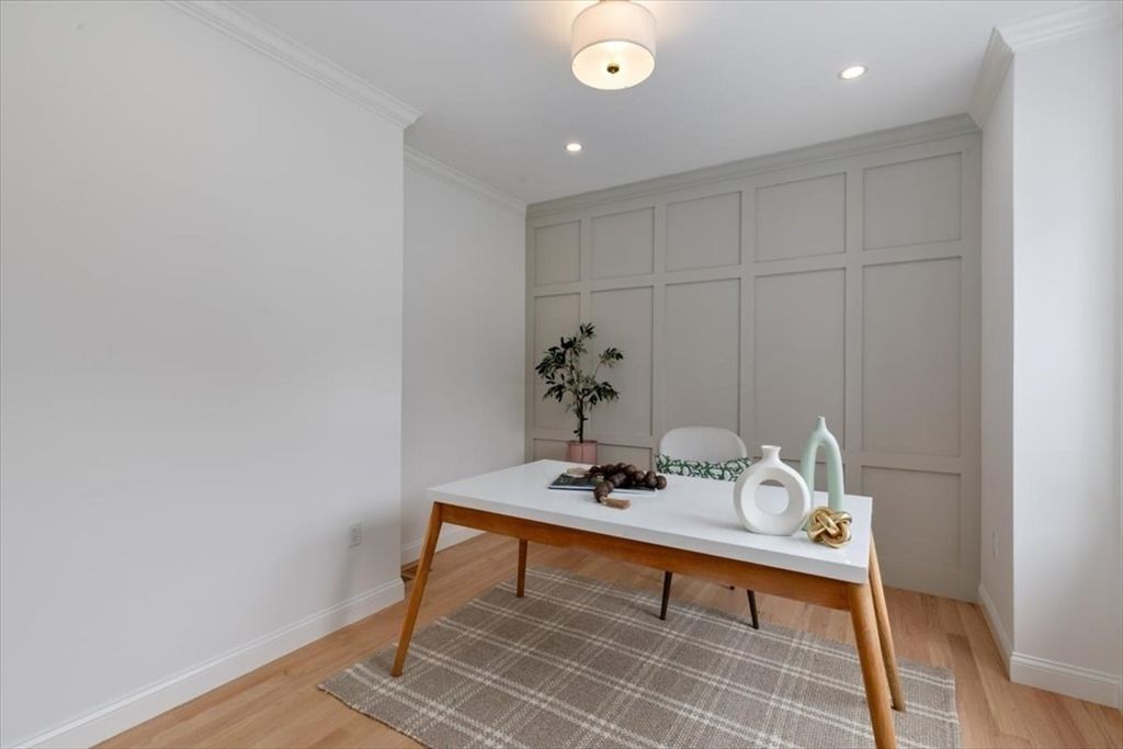 Home Office, Interior, Recessed Lighting, Wood Texture Flooring