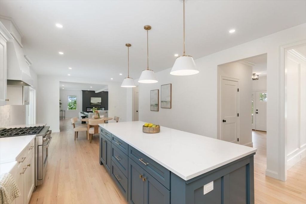 Dining room, Interior, Kitchen, Pendant Lights, Recessed Lighting, Stainless Steel Appliances, Wood Texture Flooring