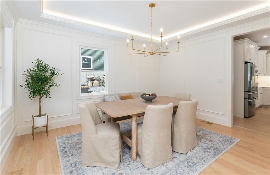 Chandelier, Dining room, Interior, Kitchen, Pendant Lights, Recessed Lighting, Wood Texture Flooring