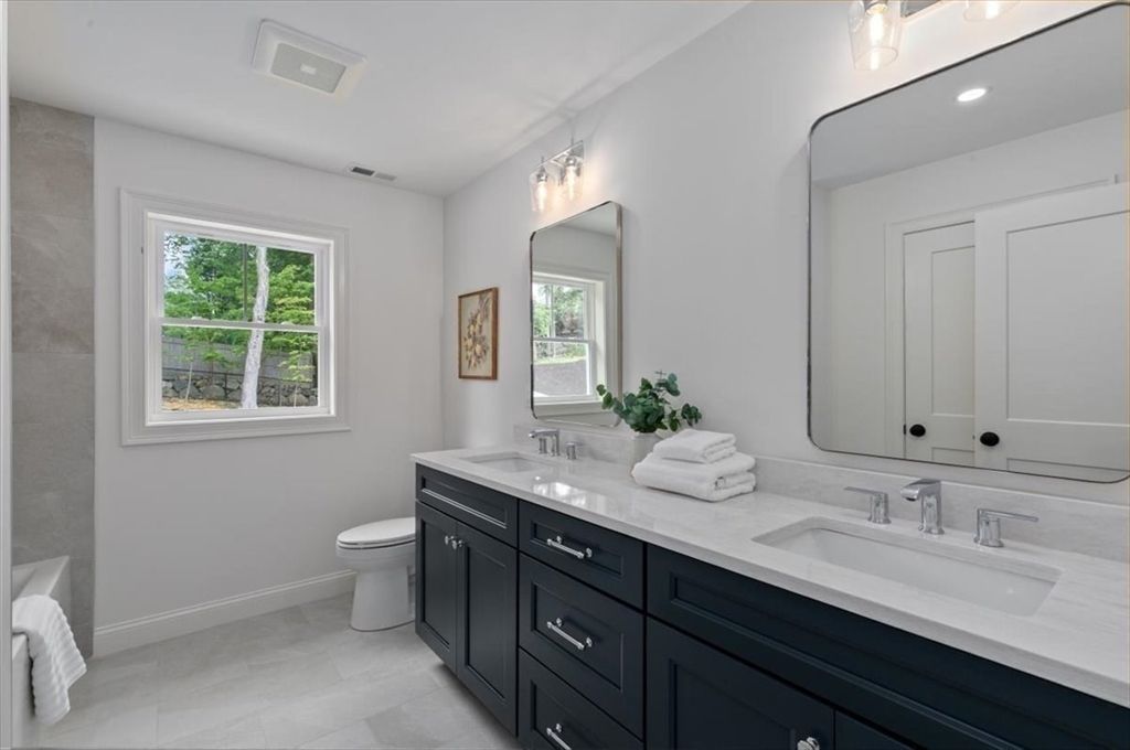Bathroom, Dual Sink Vanities, Interior, Recessed Lighting