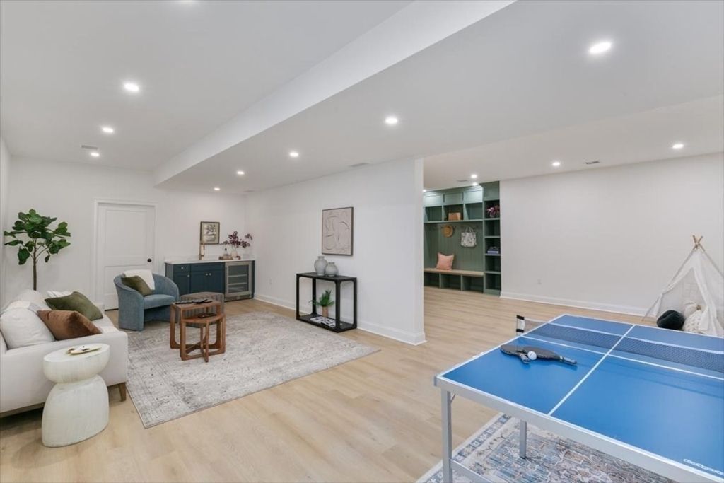 Game Room, Interior, Living room, Recessed Lighting, Wood Texture Flooring