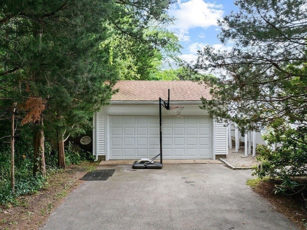 Detached Garage, Exterior