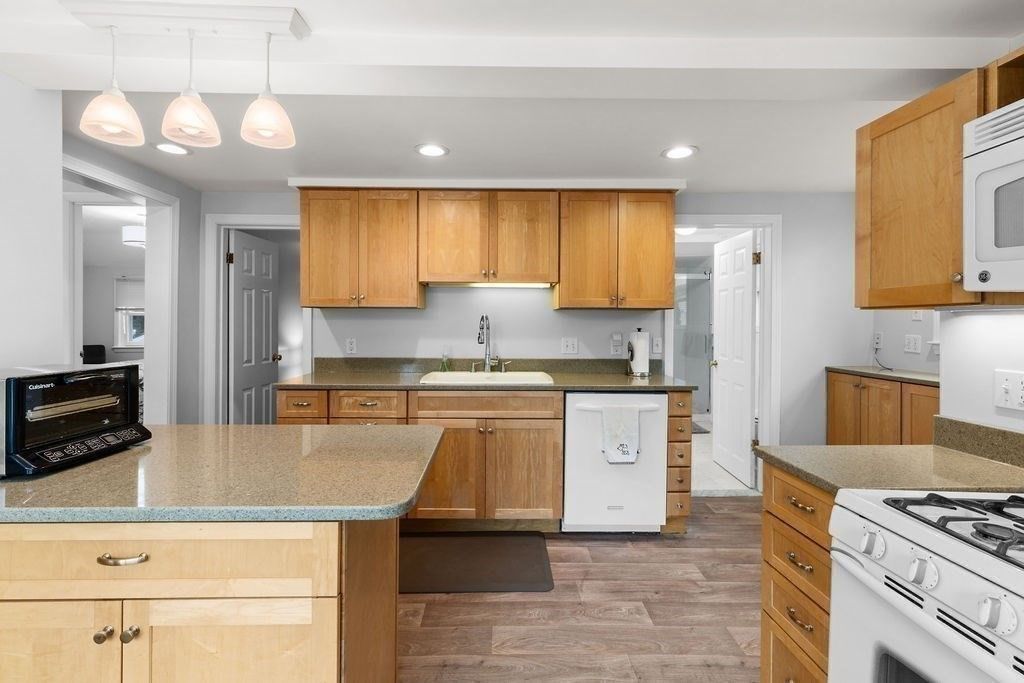 Interior, Kitchen, Pendant Lights, Recessed Lighting, Wood Texture Flooring