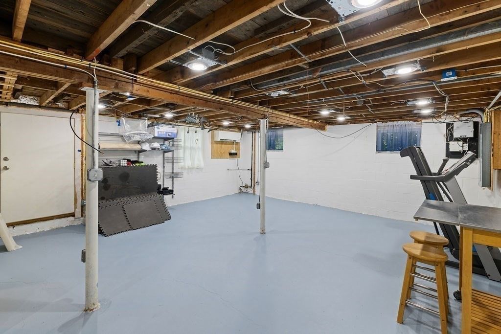 Fitness Equipment, Interior, Wooden Beams