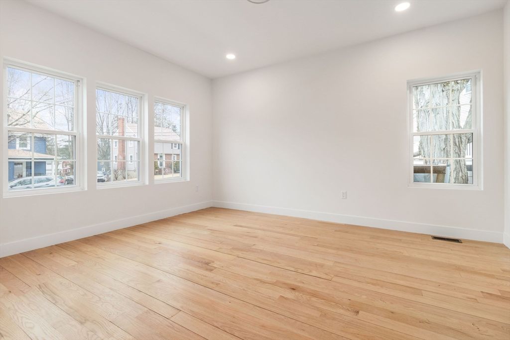 Empty room, Interior, Recessed Lighting, Wood Texture Flooring