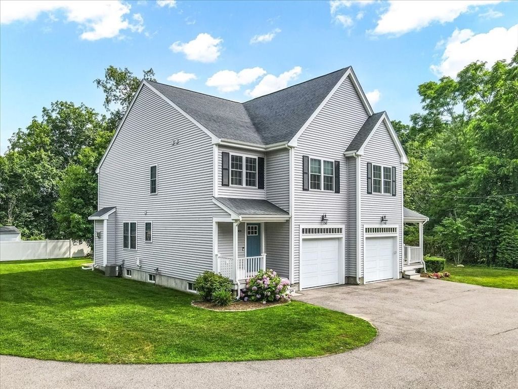 Attached, Exterior, Facade, Farmhouse