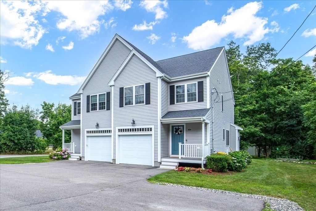 Attached, Exterior, Facade, Farmhouse