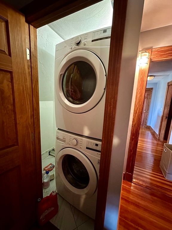 Interior, Utility Closets, Washer, Wood Texture Flooring