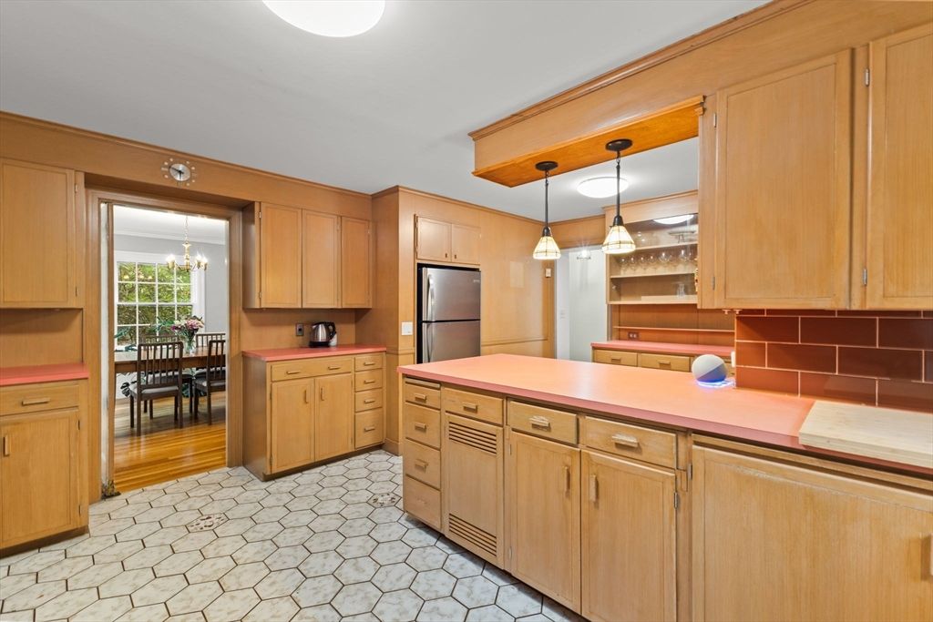 Chandelier, Dining room, Interior, Kitchen, Pendant Lights, Stainless Steel Appliances, Wood Texture Flooring