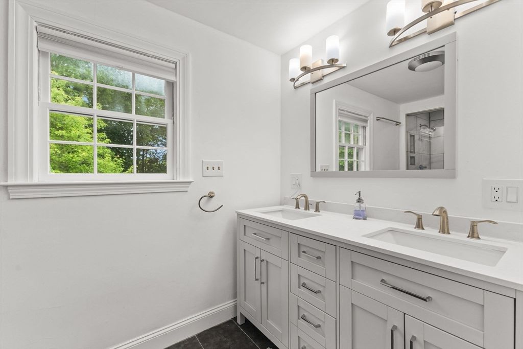 Bathroom, Dual Sink Vanities, Interior