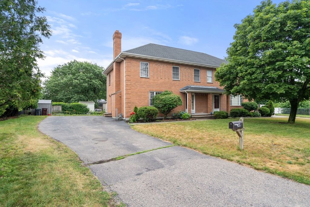Backyard, Exterior, Facade, Brick Facade, Georgian
