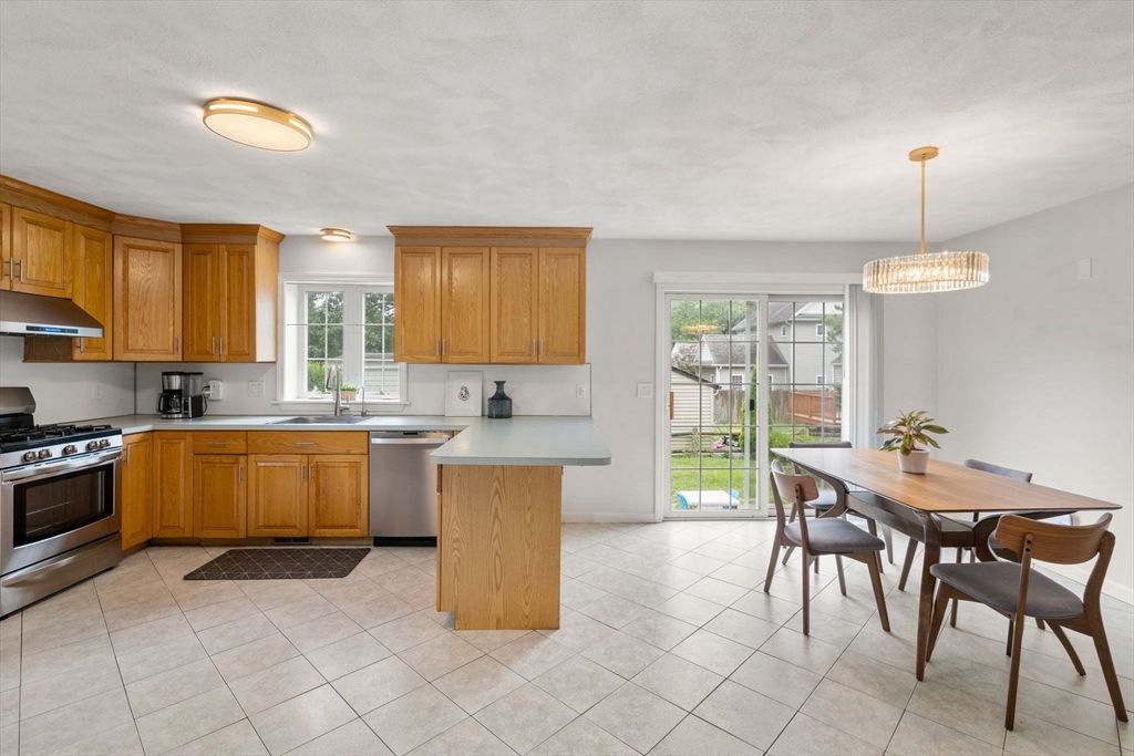 Dining room, Interior, Kitchen, Pendant Lights, Stainless Steel Appliances