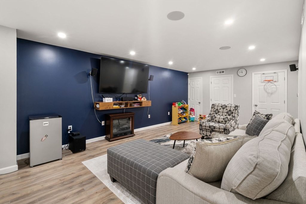Interior, Living room, Recessed Lighting, Wood Texture Flooring