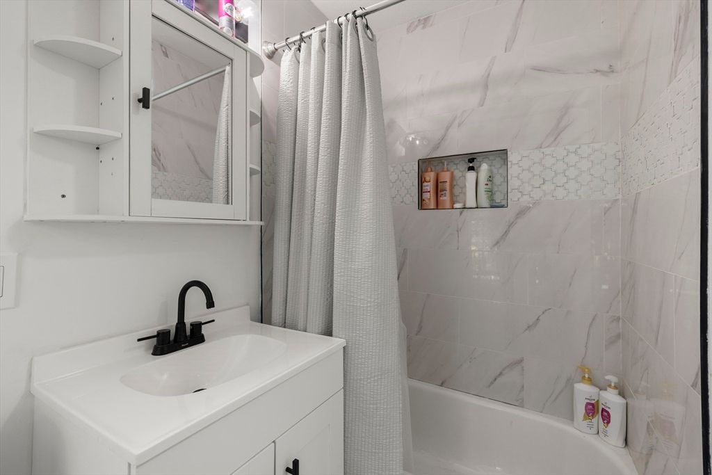 Bathroom, Interior, Marble Walls