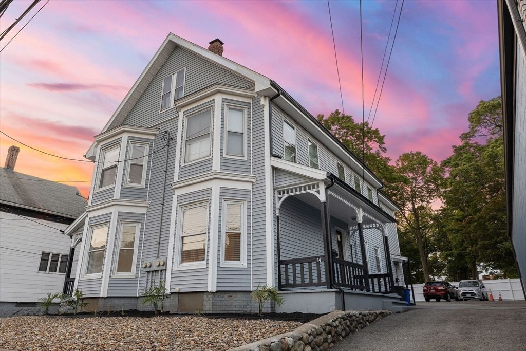 Exterior, Facade, Queen Anne Victorian