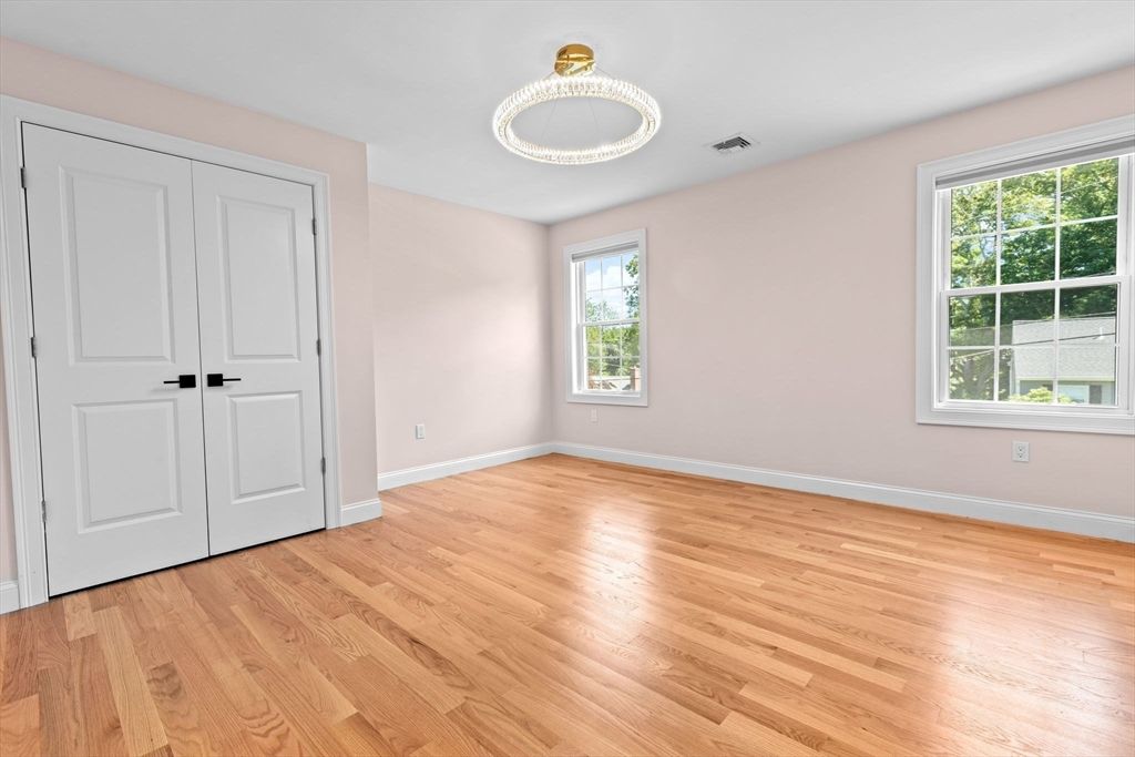Empty room, Interior, Pendant Lights, Wood Texture Flooring