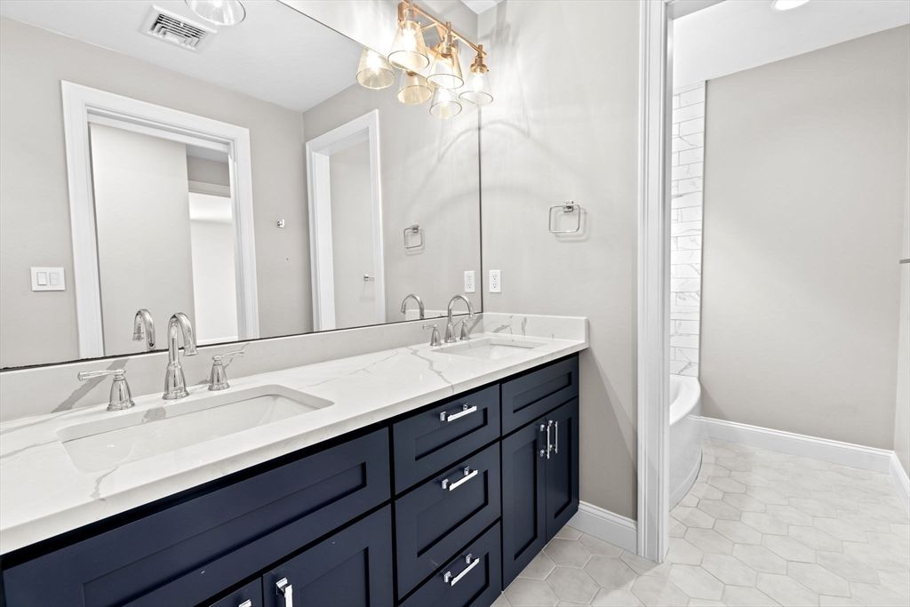 Bathroom, Dual Sink Vanities, Interior