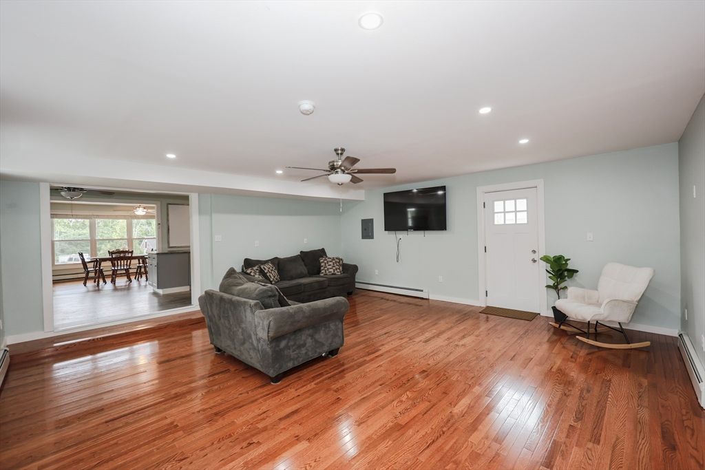 Dining room, Interior, Living room, Recessed Lighting, Wood Texture Flooring