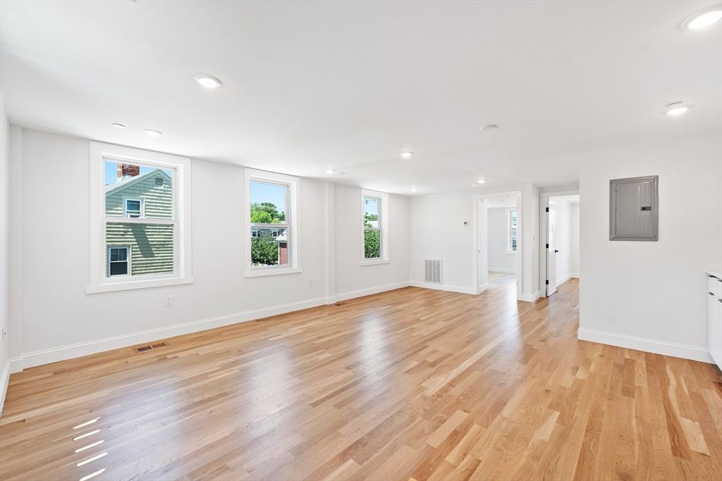Empty room, Interior, Recessed Lighting, Wood Texture Flooring