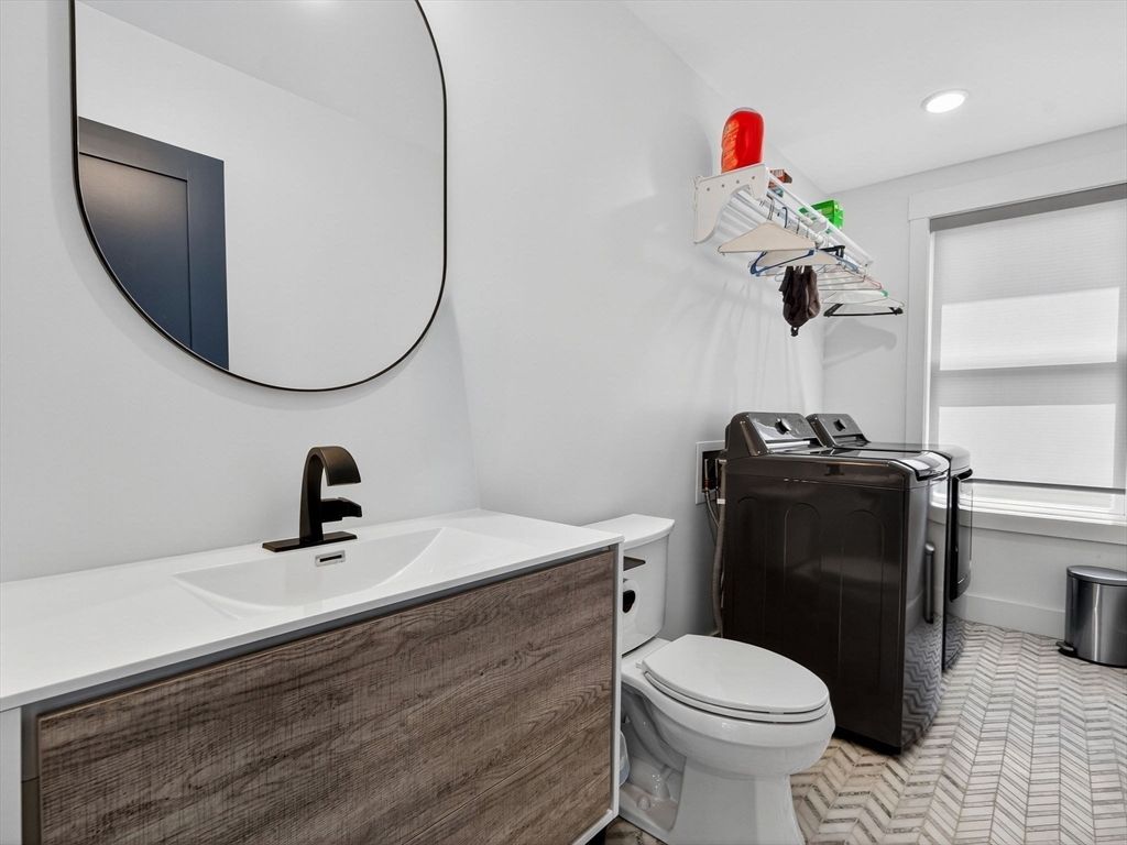 Bathroom, Interior, Recessed Lighting, Washer