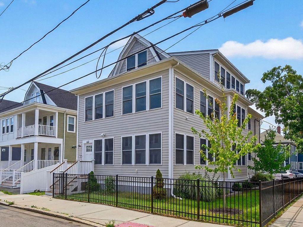 Exterior, Facade, Queen Anne Victorian