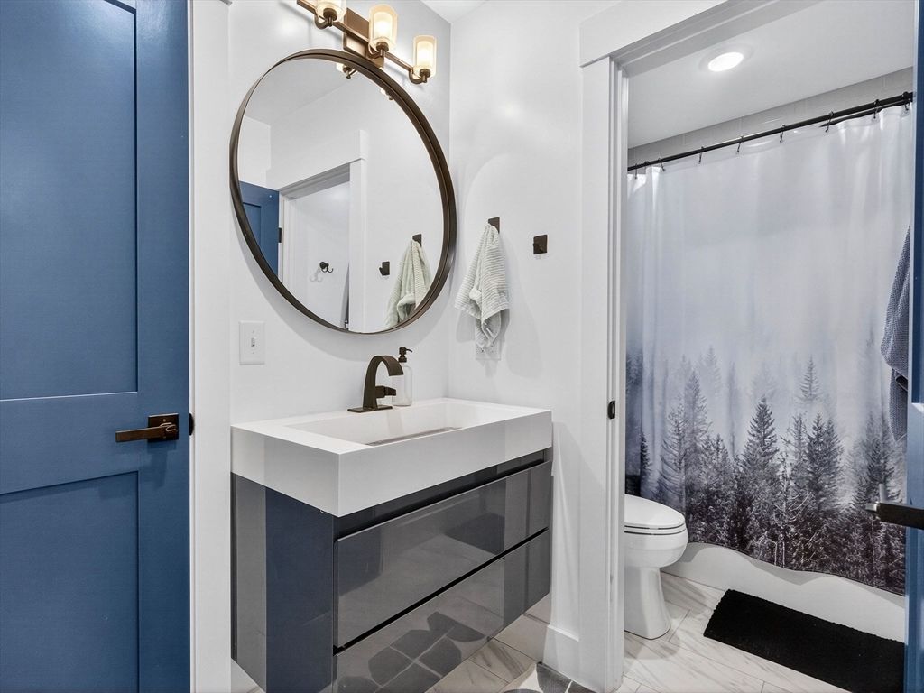 Bathroom, Interior, Marble, Recessed Lighting