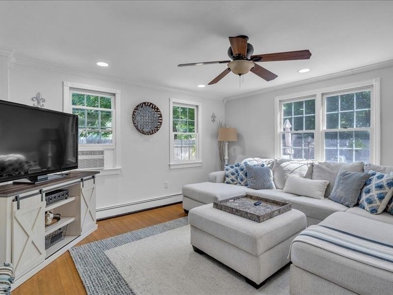 Interior, Living room, Recessed Lighting, Wood Texture Flooring