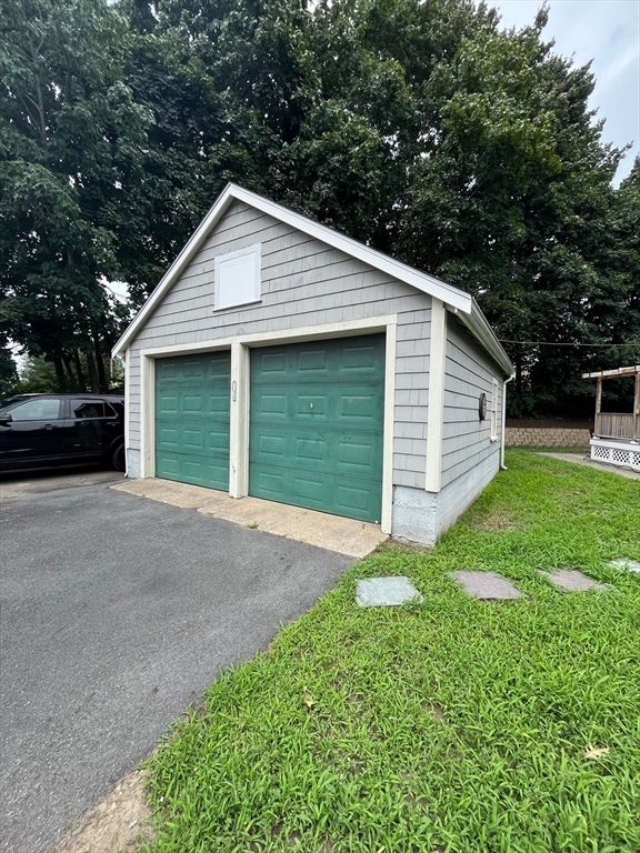 Detached Garage, Exterior