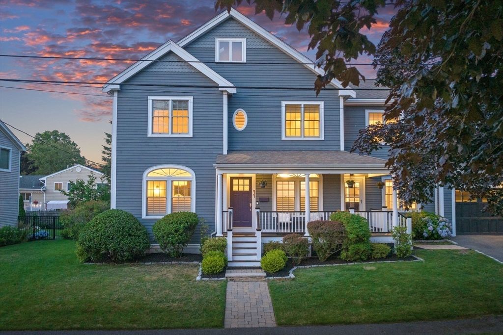 Exterior, Facade, Queen Anne Victorian