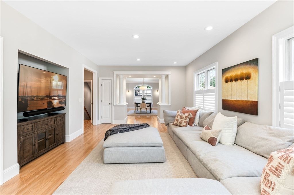 Interior, Living room, Recessed Lighting, Wood Texture Flooring