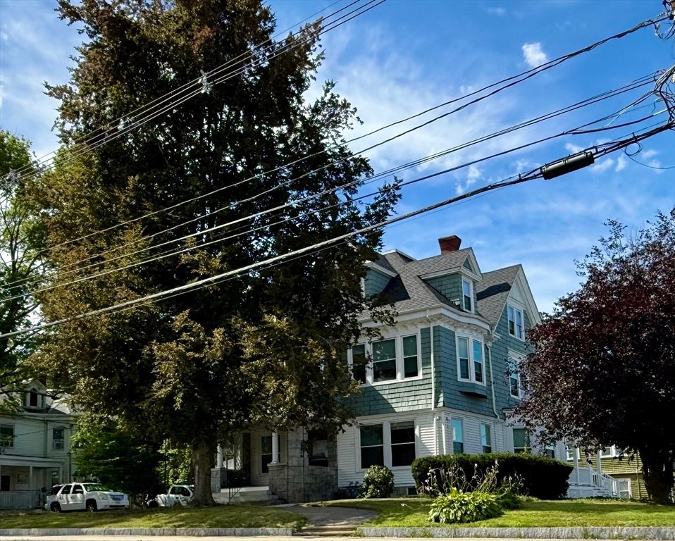 Exterior, Facade, Queen Anne Victorian