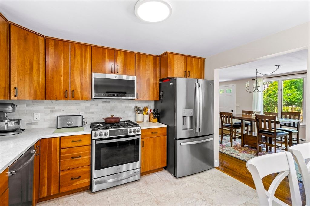 Chandelier, Dining room, Interior, Kitchen, Stainless Steel Appliances, Wood Texture Flooring