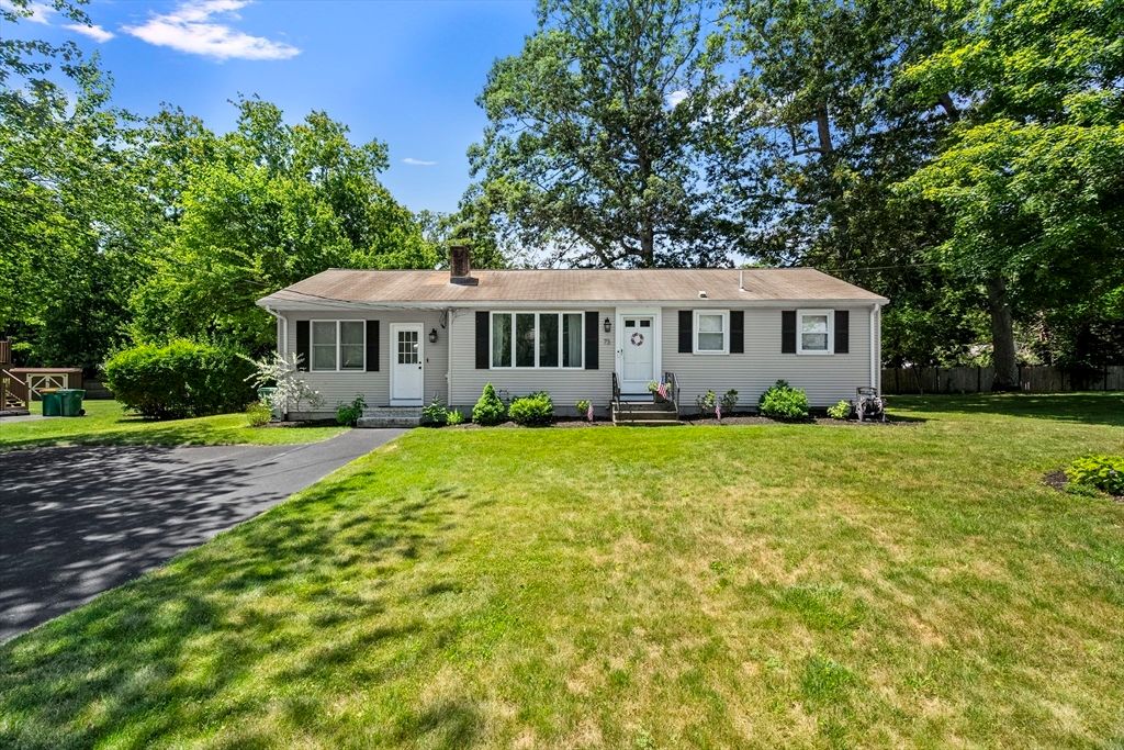 Backyard, Exterior, Facade, Ranch
