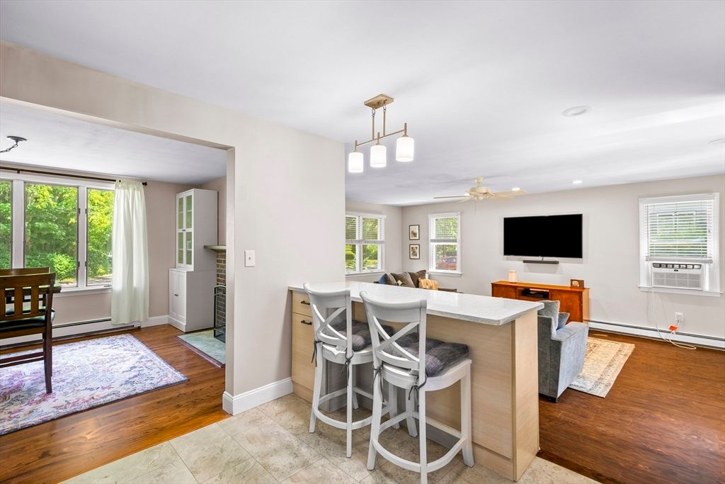 Interior, Living room, Pendant Lights, Recessed Lighting, Wood Texture Flooring